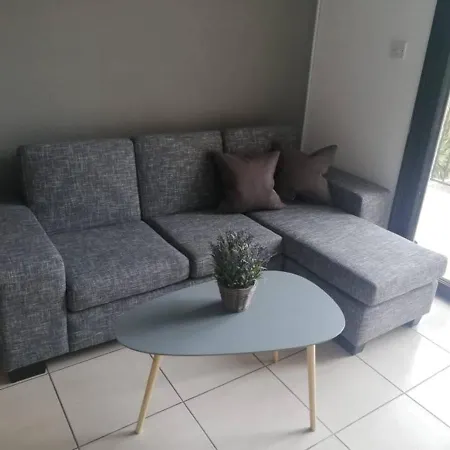 Апартаменты Cozy 1 Bedroom Close To The Пафос