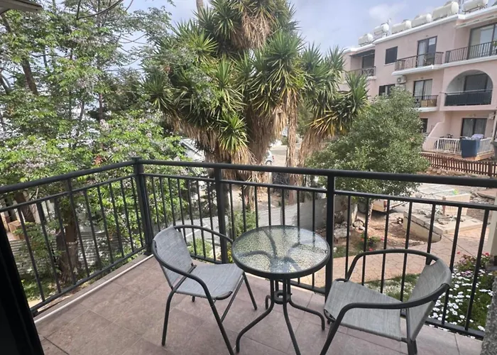 Cozy 1 Bedroom Close To The