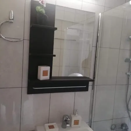 Cozy 1 Bedroom Close To The * パ フォス