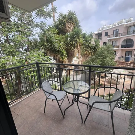 Cozy 1 Bedroom Close To The